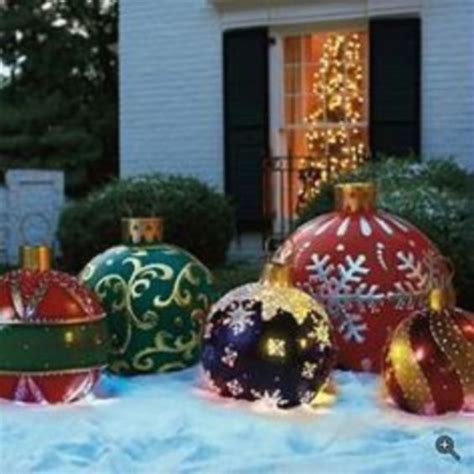 There Are Giant Christmas Bulbs In The Front Lawn Chapter 92 And 93