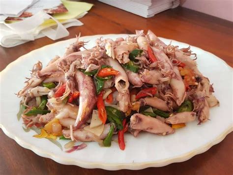 Kamu juga bisa mengkreasikan resep nasi goreng pedas ini dengan berbagai topping, seperti ayam goreng, telur ceplok, daging, maupun seafood. Resep Masakan Cumi Asin Pedas Seafood Ini Berbahan Yang ...