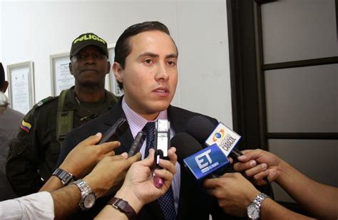 El gobernador richard aguilar, quien ha liderado el proyecto y capoteado la polémica posa junto a la estatua. CN - Actualidad: Gobernador de Santander, Richard Aguilar ...