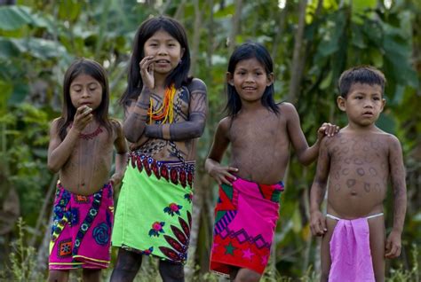 Embera Kids In Mogue Elemento Natural