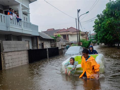 Foto Banjir Awal Tahun di Duren Sawit Cawang Jakarta | Tagar