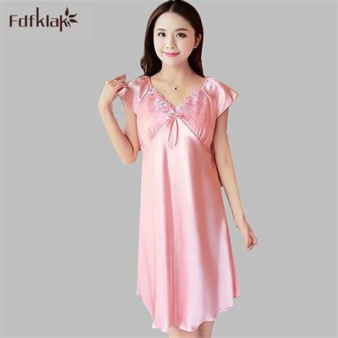 2017 New Brand Sexy Silk Nightgowns Short Sleeve Lace Summer Sleep Dress Nightdress Women V Neck