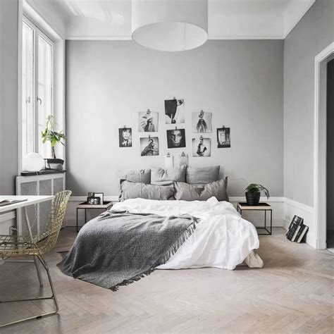 Chunky knit blankets, wrinkly linen throws, lush carpets, and perfectly fluffed pillows add warmth and comfort to the space but also look beautiful when draped across the end of the bed or piled up at the head of it. 51+ Scandinavian Stylish Living Room Decor Ideas | Stylish ...