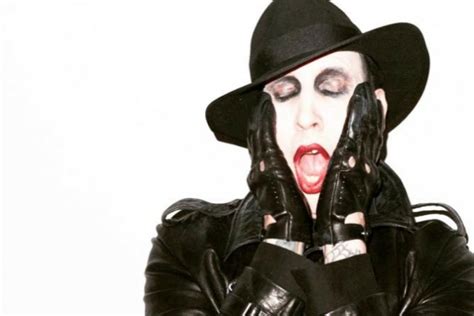 Marilyn manson will turn himself in on charges related to videographer assault, police chief says. Marilyn Manson geistert durch den Großen Garten! | TAG24