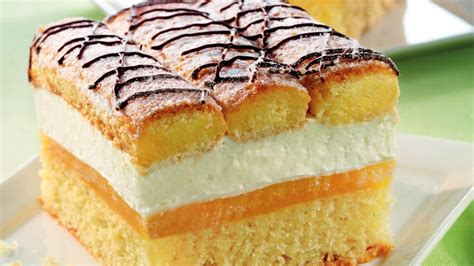 Blechkuchen mit Sahne und Biskotten - Rezept | Rezept | Kuchen, Kuchen ...