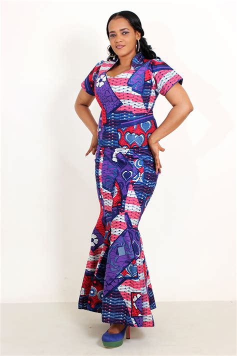 Model robe pagne africain robe africaine stylée modele de robe africaine couture africaine femme robe africaine moderne robe africaine tendance. Infos sur : model pagne 2016 - Arts et Voyages