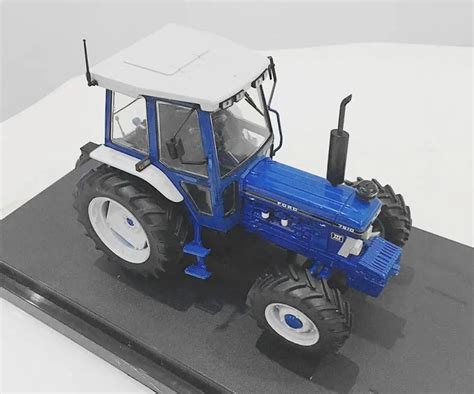 Universal Hobbies 132 Ford 7810 Farm Tractor Diecast Model Uh2865