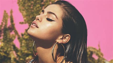 Selena Gomez Apparaît Très Sexy Dans Le Magazine Vogue