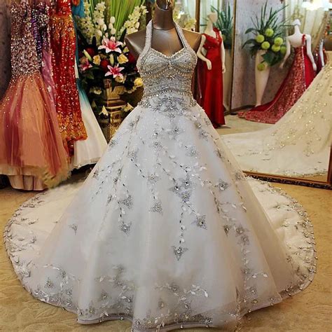 2017 Luxury Crystal Beaded Halter Ball Gown Wedding Dresses With
