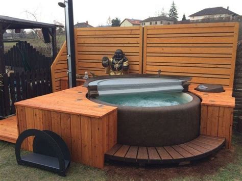 Der pool ist in unterschiedlichen ausführungen erhältlich und auch zur installation für den außenbereich geeignet. Softub Whirlpools in 2020 | Whirlpool pavillon, Whirlpool ...