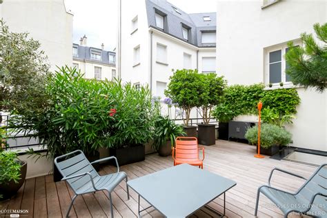 Deck en ipé, panneaux parevue en ipé, terrain de pétanque. Toit terrasse Paris 8ème, Terrasses des Oliviers ...