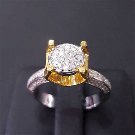 Biasanya kita harus merogoh kocek yang dalam untuk mendapatkan cincin berlian dengan mata satu yang utuh. Jual cincin berlian emas putih cincin diamond emas berlian ...