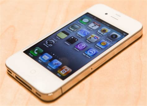 Apple Officially Announced White Iphone 4 Available In Stores