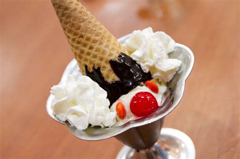 'nu eten we de kerstpudding zelf maar op'. 22 Things You've Definitely Eaten If You Grew Up in New ...