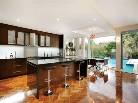 21 bay window ideas blending functionality with modern. Casual dining room idea with floorboards & bar/wine bar ...