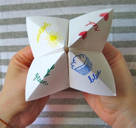 Una hoja de papel y un lápiz. DIY: Adivinador de papel (comecocos de papel) - Paperblog