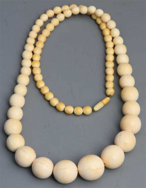 Ladies Graduated Ivory Bead Necklace