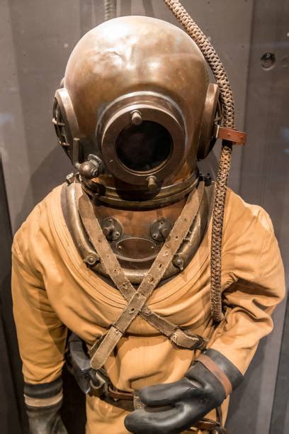 120 Antique Diving Suit Stock Photos Pictures And Royalty Free Images
