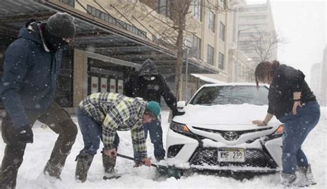 Foot Of Snow Blankets Parts Of Midwest Disrupts Travel