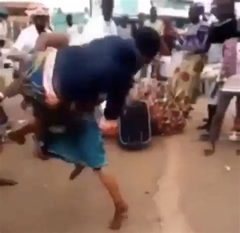 Two Women Seen Fighting In Public Photos Coolval Com