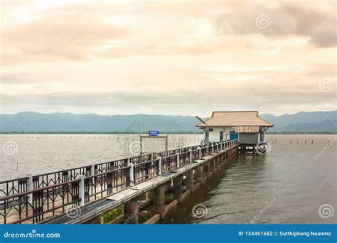 Phayao Lake At Phayao Thailand Stock Photo Image Of Ocean Nature