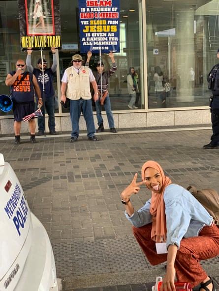 Love In The Face Of Bigotry Woman Takes Smiling Stand Against Islamophobic Protesters