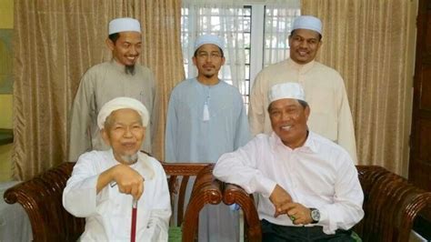 Nik abdul aziz bin nik mat ( jawi : Tan Sri Muhyiddin Yassin melawat Datuk Nik Abdul Aziz Nik ...