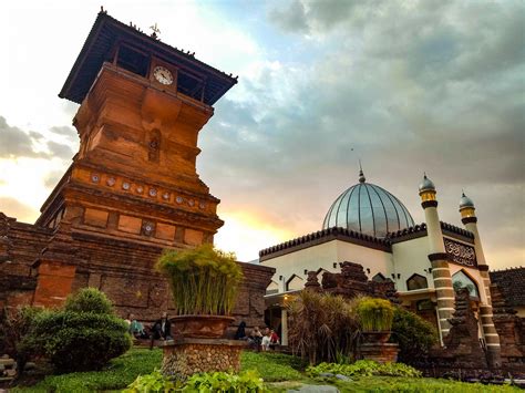 Melancong Asik Ke Masjid Menara Kudus Pondok Pesantren Daarut Tauhiid