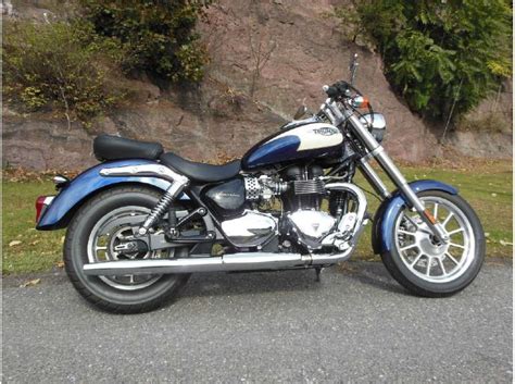 America the beautiful in autumn's full glory : 2008 Triumph America for sale on 2040-motos