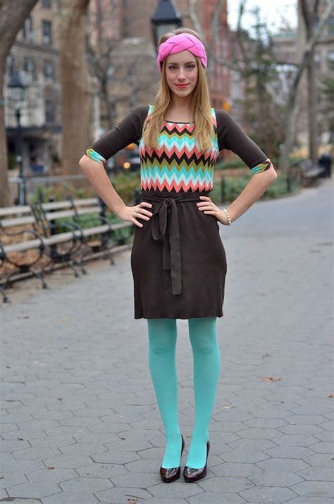 What Color Goes With Green Leggings