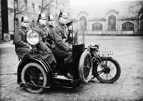 The international website of bmw motorrad. 1928 Berlin police | Motorcycle sculpture, Old motorcycles, Vintage trucks