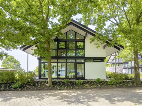 Huf haus have designed a future orientated house concept to match the ever changing lifestyle of those who live in it. Huf Haus modum: 7:10 • Fachwerkhaus von HUF HAUS ...