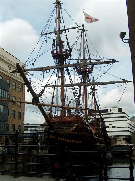 Replica Of The Golden Hinde Voilier