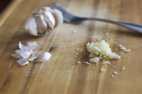 There are so many things that can be done with baby carrots. How to mince garlic | Garlic, Minced garlic, Cooking ...
