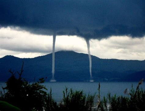 22 Ridiculously Cool Rare Natural Phenomena That Happen On Earth