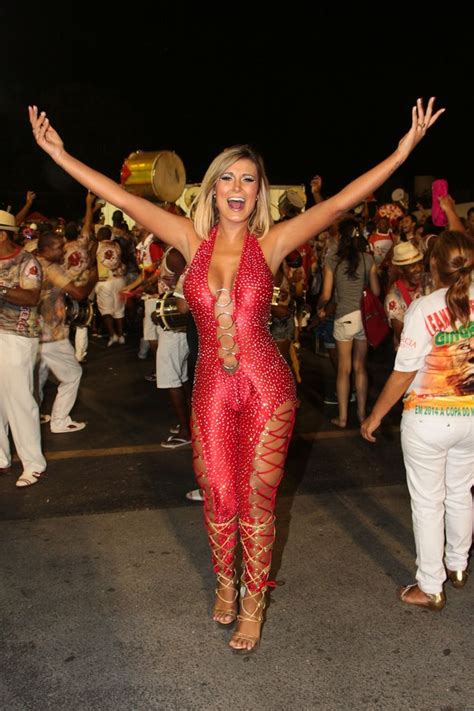 Ego Andressa Urach Usa Macac O Coladinho Em Ensaio De Carnaval Not Cias De Famosos