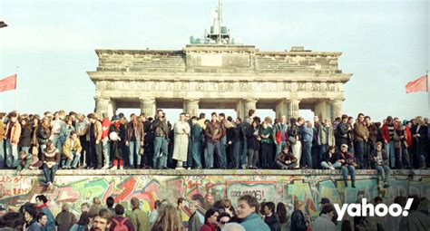 on this day how the collapse of the berlin wall signalled the end of the cold war