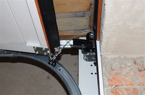 We offer 24/7 emergency garage door repair for the roseville area. The Problems With a Roll Up Garage Door - Danley's