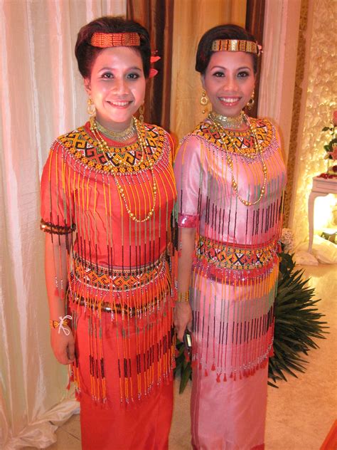 traditional clothes from toraja indonesia indonesia berkelas budaya
