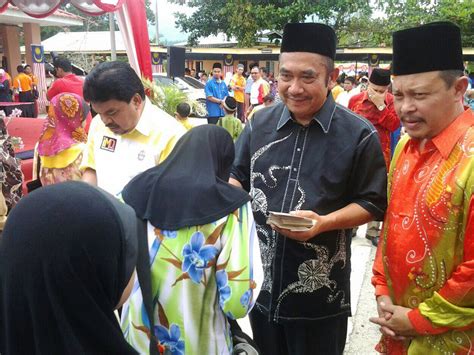 Pengerusi jawatankuasa tetap pembangunan luar bandar & kampung tradisi dan adat istiadat melayu, kebudayaan & warisan. KELAB PENYOKONG BOLA SEPAK KELANTAN: Al-Fatihah buat DATO ...