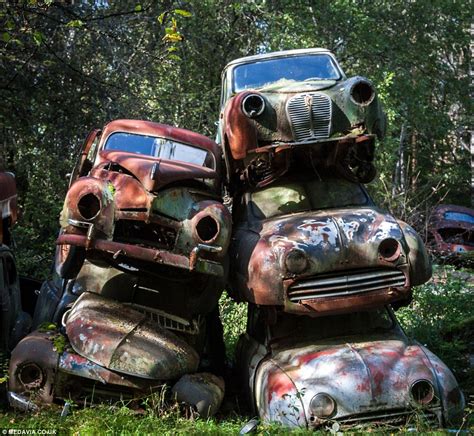 suÉcia mais de 1000 carros achados na floresta autoandtÉcnica