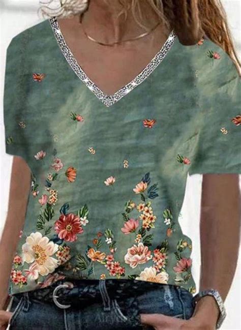 Floral V Neckline Short Sleeve T Shirts Laudress