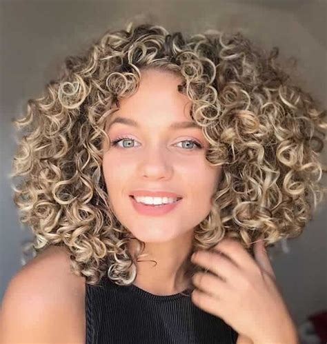 Awestruck Short Curly Blonde Hairstyles Hairstylecamp Short