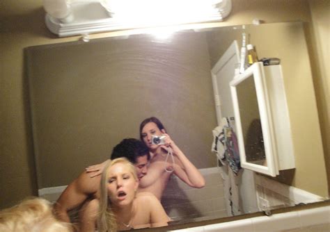 Three Some Bathroom Selfie Porn Pic