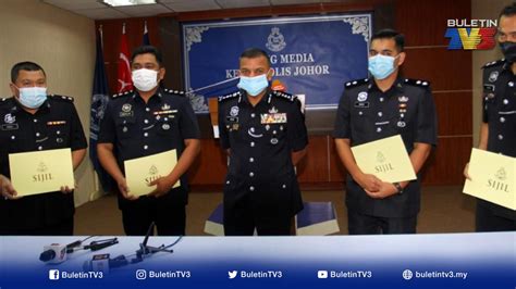 Penggal kepala rakan, bawa ke balai polis. DADAH DALAM LOKAP | 9 Anggota Polis IPD Kota Tinggi ...