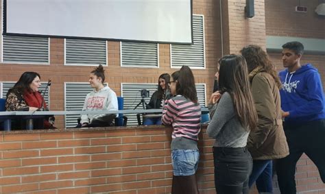Michela murgia ci porta una decina di episodi ma dedica a ciascuno circa dieci pagine così da raccontare degnamente alcune storie realmente accadute e che, in certi casi hanno cambiato il mondo. La scrittrice Murgia ai ragazzi: "Femminismo battaglia di ...