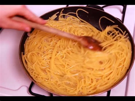 Astuce cuisine de flemmarde faire cuire ses pâtes à la poêle