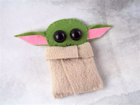 Baby yoda costume crochet pattern. Baby Yoda Patterns to Make in 2020 | Star wars embroidery ...