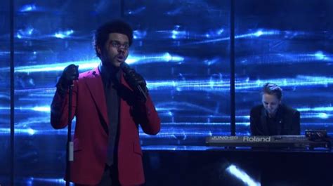 The Weeknd E Oneohtrix Point Never Si Esibiscono Al Saturday Night Live