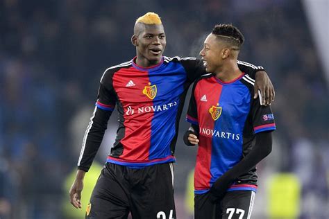 Profesyonel kariyerine basel kulübünde başlamıştır. Breel Embolo: Beziehung, Vermögen, Größe, Tattoo, Herkunft ...
